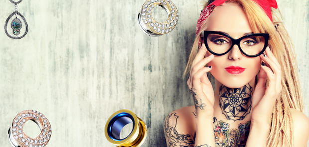 Frau mit Flesh Tunnel