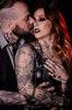 Mann und Frau mit Piercing