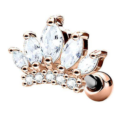 Roségoldfarbener Piercingstecker mit einer Krone aus klaren Kristallen