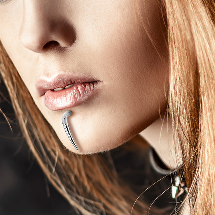 Lippenpiercing Long Claw Tribal Rillen