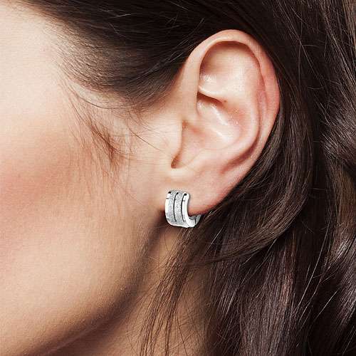 Paar sandgestrahlte Creolen Edelstahl mit gerillter Linie und abgestuften Kanten